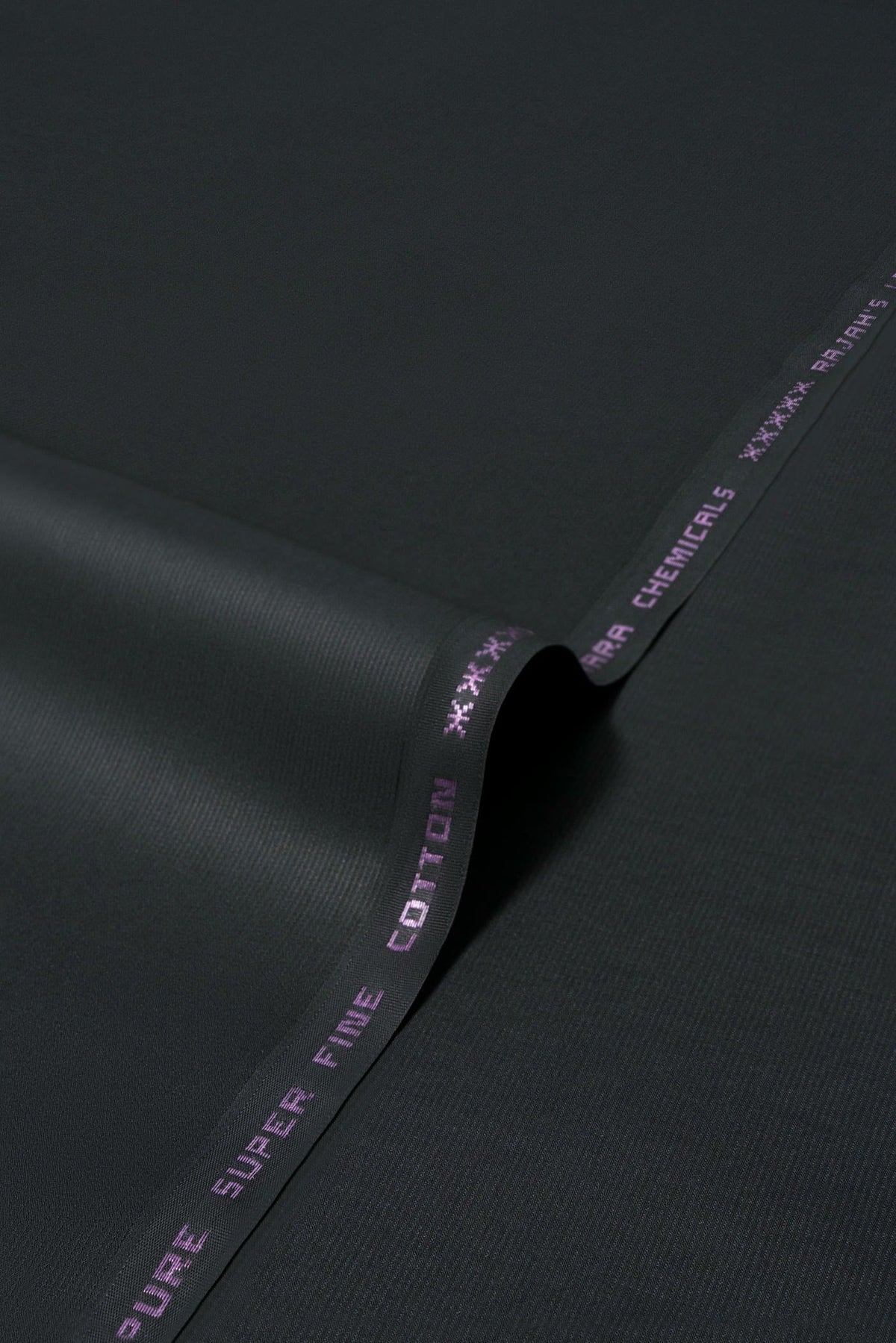 Leonid Premium Everyday Essential, lifestyle shot 2. High-quality, versatile product.