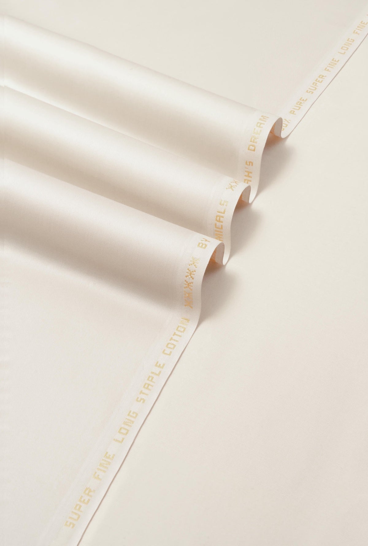Dreamy Comfort Pillow, close-up, soft white fabric, supportive sleep aid, ergonomic design, image 5 of 7.