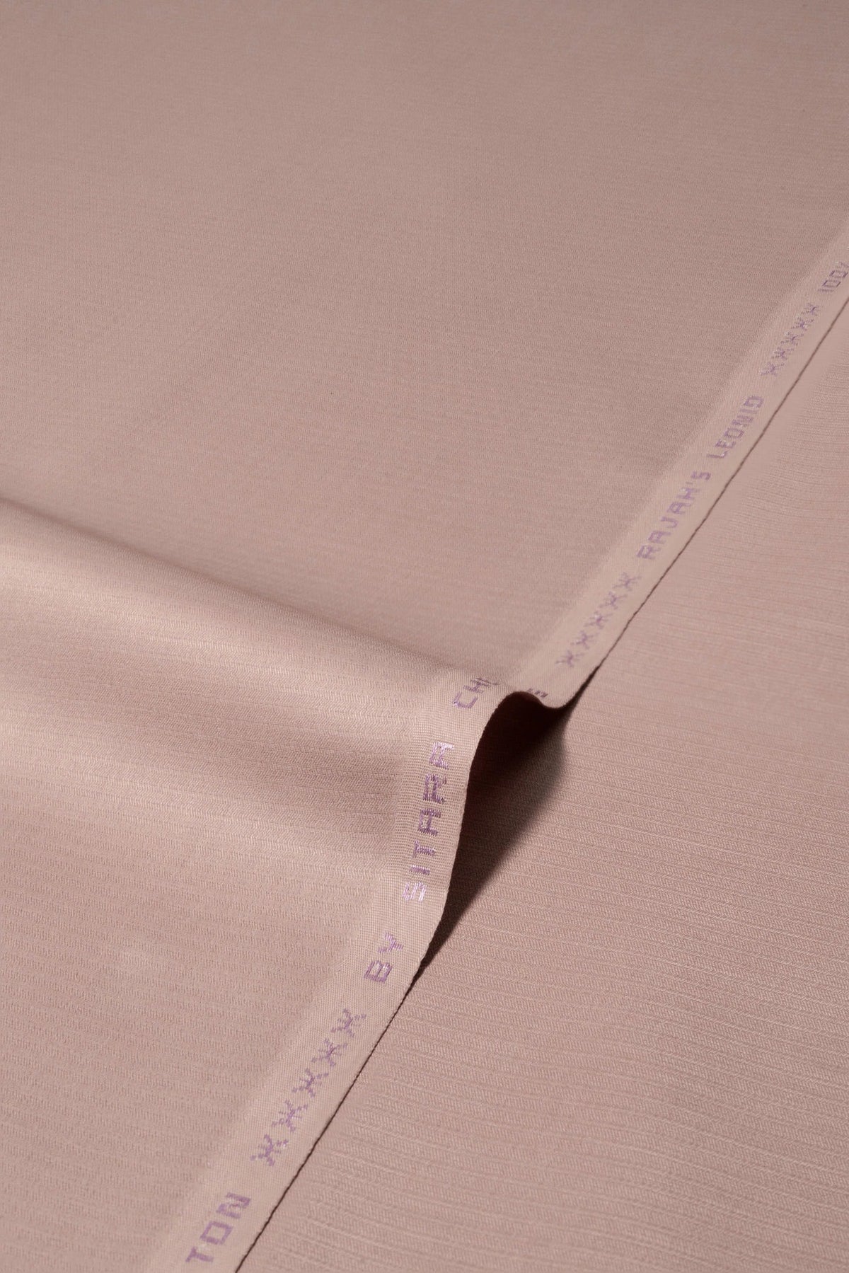 Leonid Premium Everyday Essential, product photo 12 of 13, showcasing its quality and versatility.