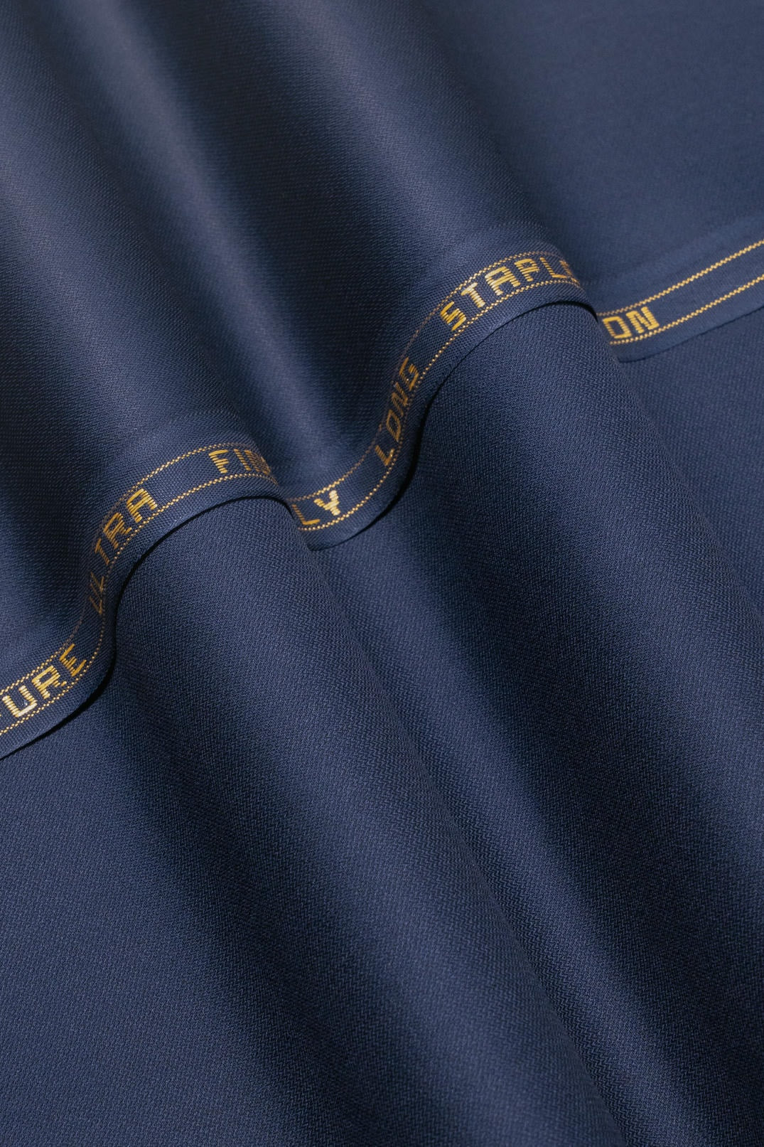 Classic retro fashion find, timeless vintage style. Product image 1 of 6.